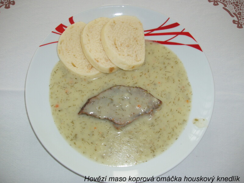 Hovězí maso koprová omáčka houskový knedlík